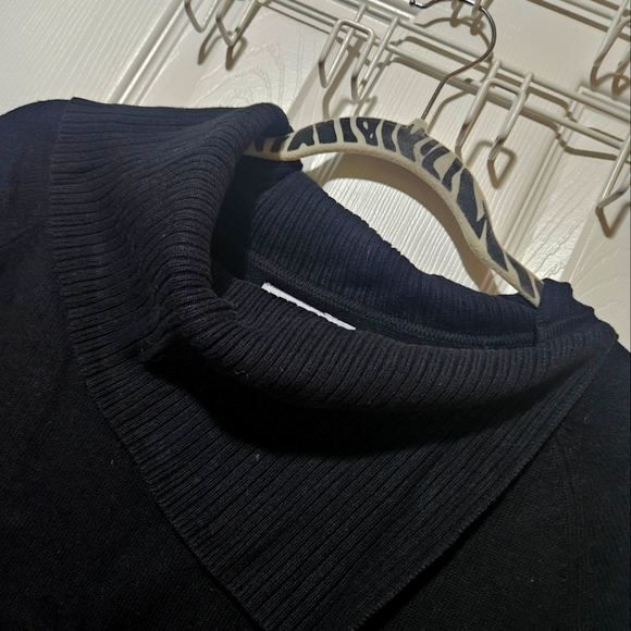 Reitmans Poncho - Picture 3 of 4